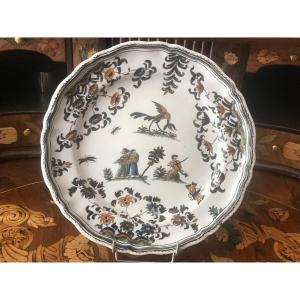Moustiers Plate With Contoured Edge From The XVIIth Century Very Beautiful Decor