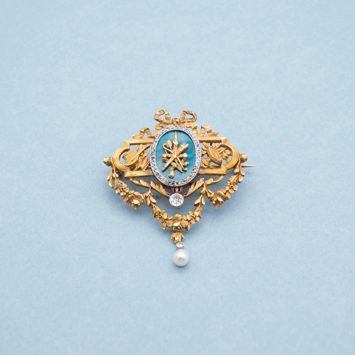 Broche émaillée 'Flèches et Carquois'