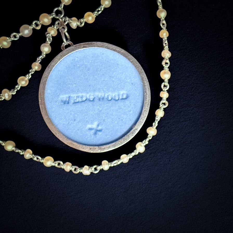 Collier draperie orné de médaillons Wedgwood-photo-4