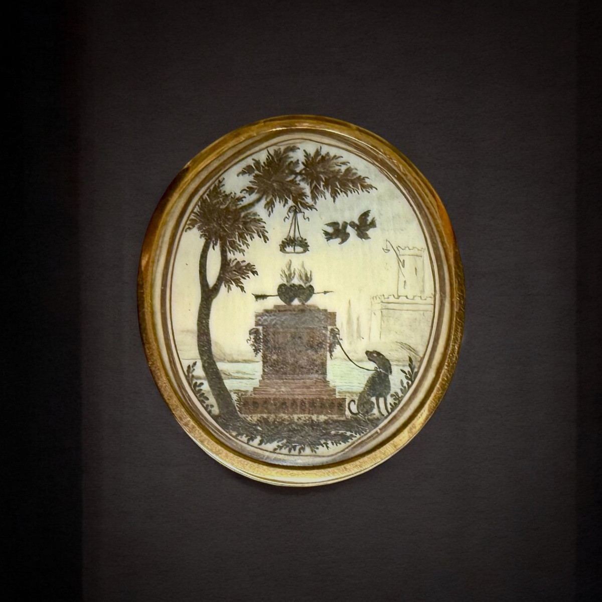 Broche sentimentale en or et cheveux – Temple de l'Amour, France, Début XIXe