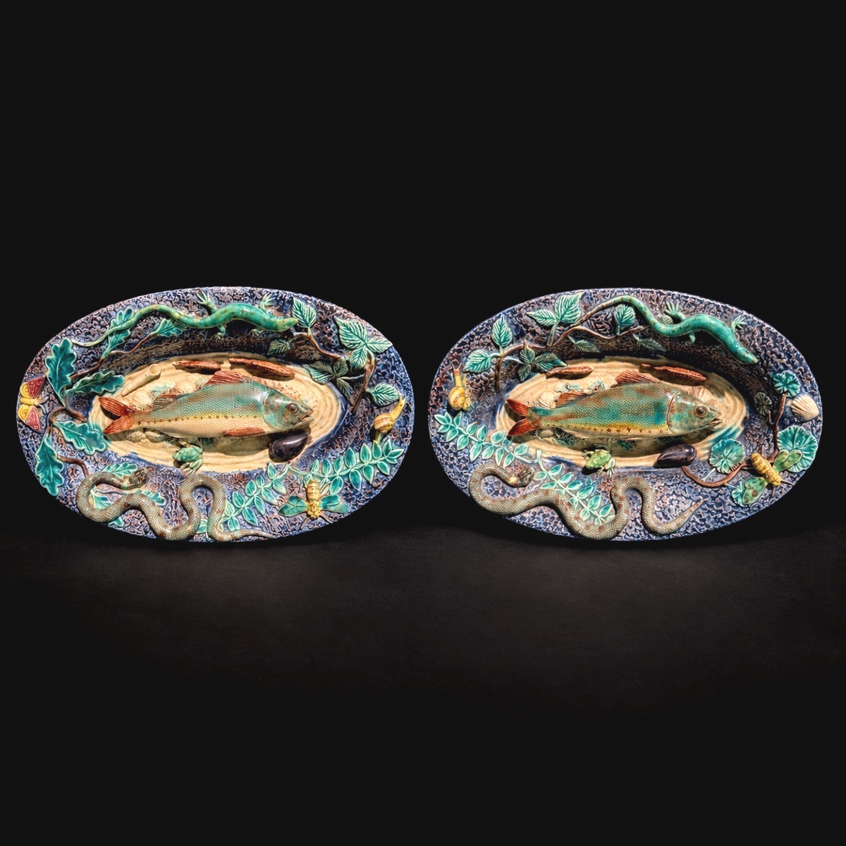 Paire de petits plats en terre vernissée polychrome - École de Paris, XIXème siècle