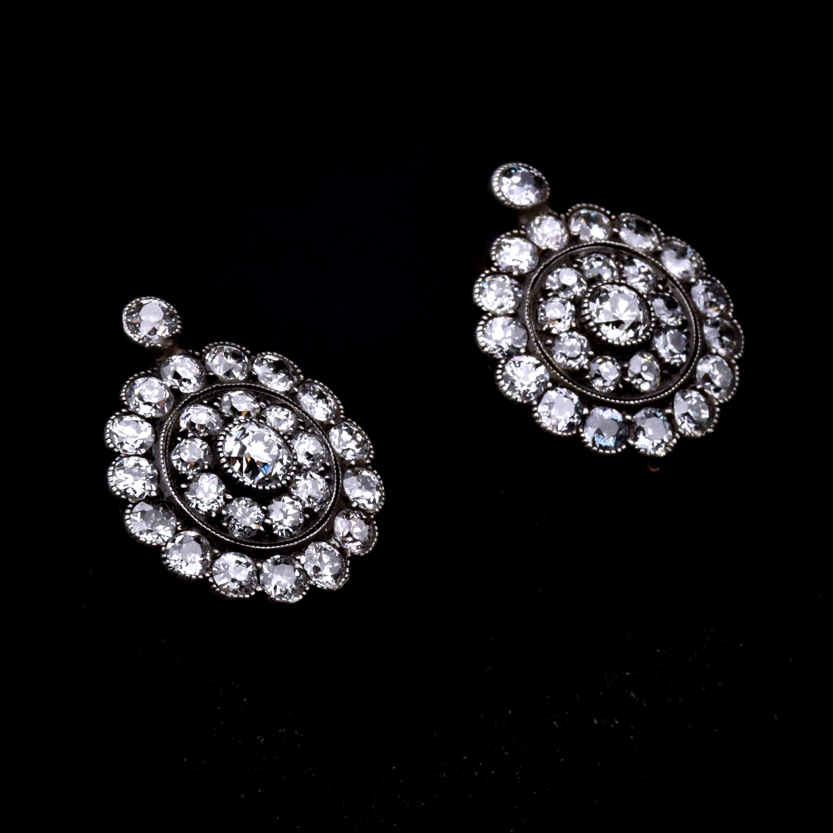 Boucles d’oreilles anciennes en or et argent, serties de diamants-photo-2