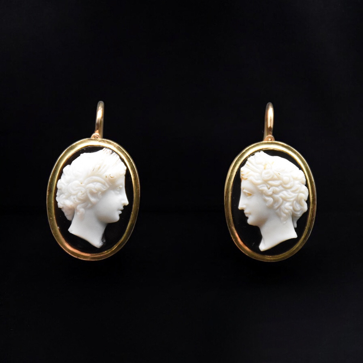 Boucles d’oreilles avec camées féminins