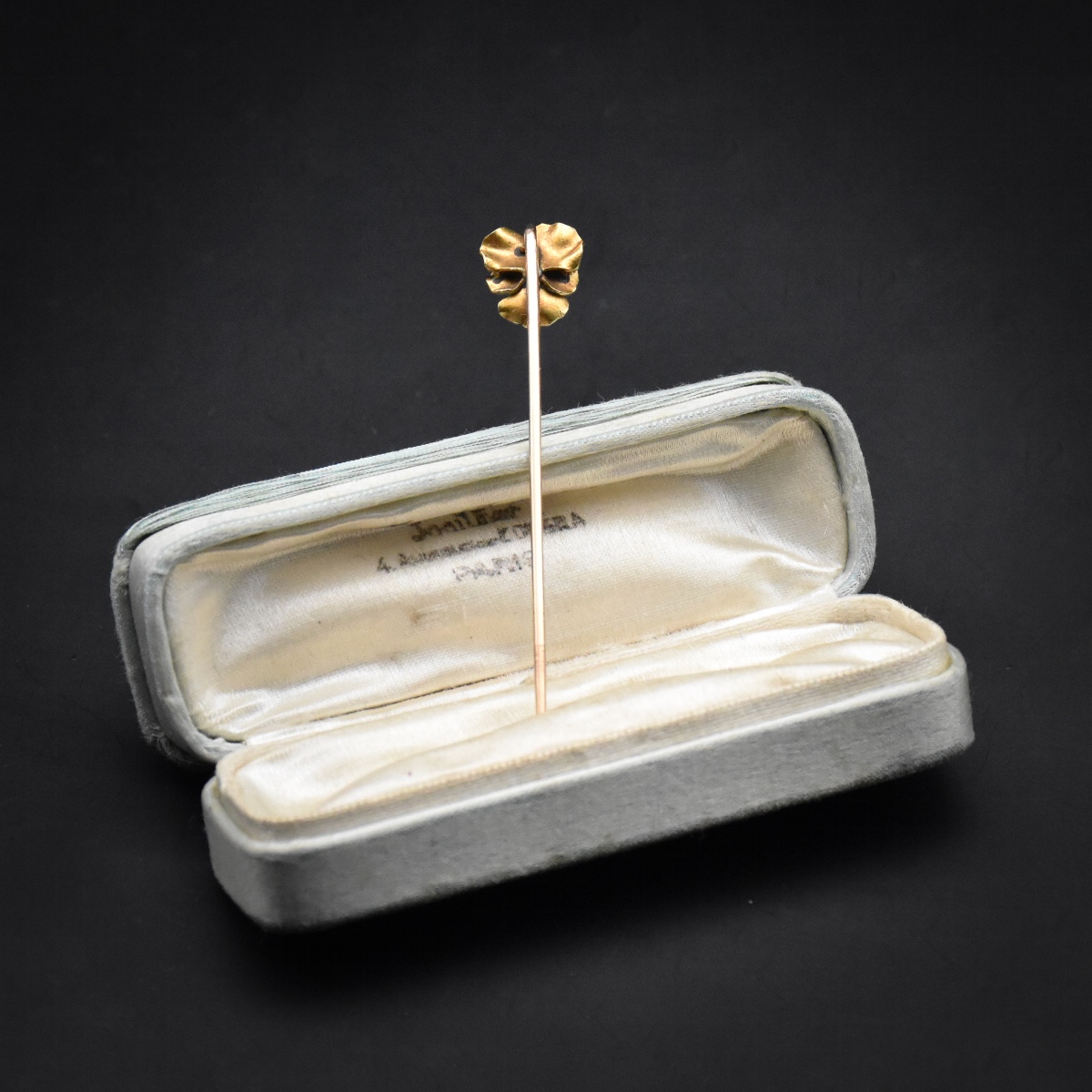 Épingle en or 18 carats, pensée émaillée et diamant - France, fin du XIXème-photo-3