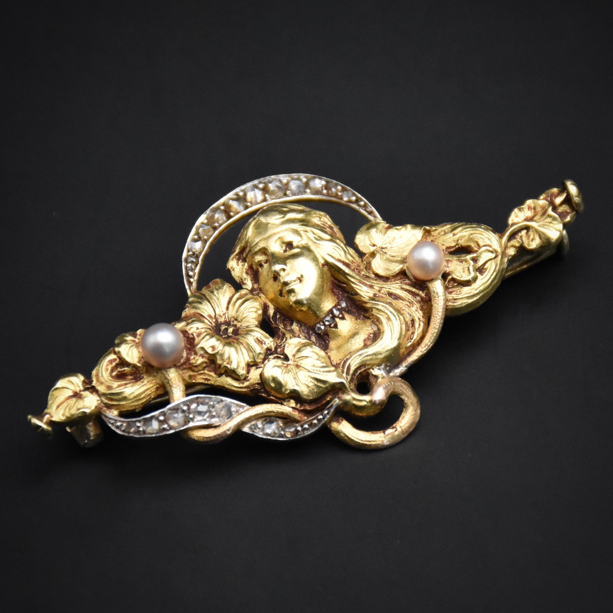 Broche Art Nouveau à visage de femme - Travail français