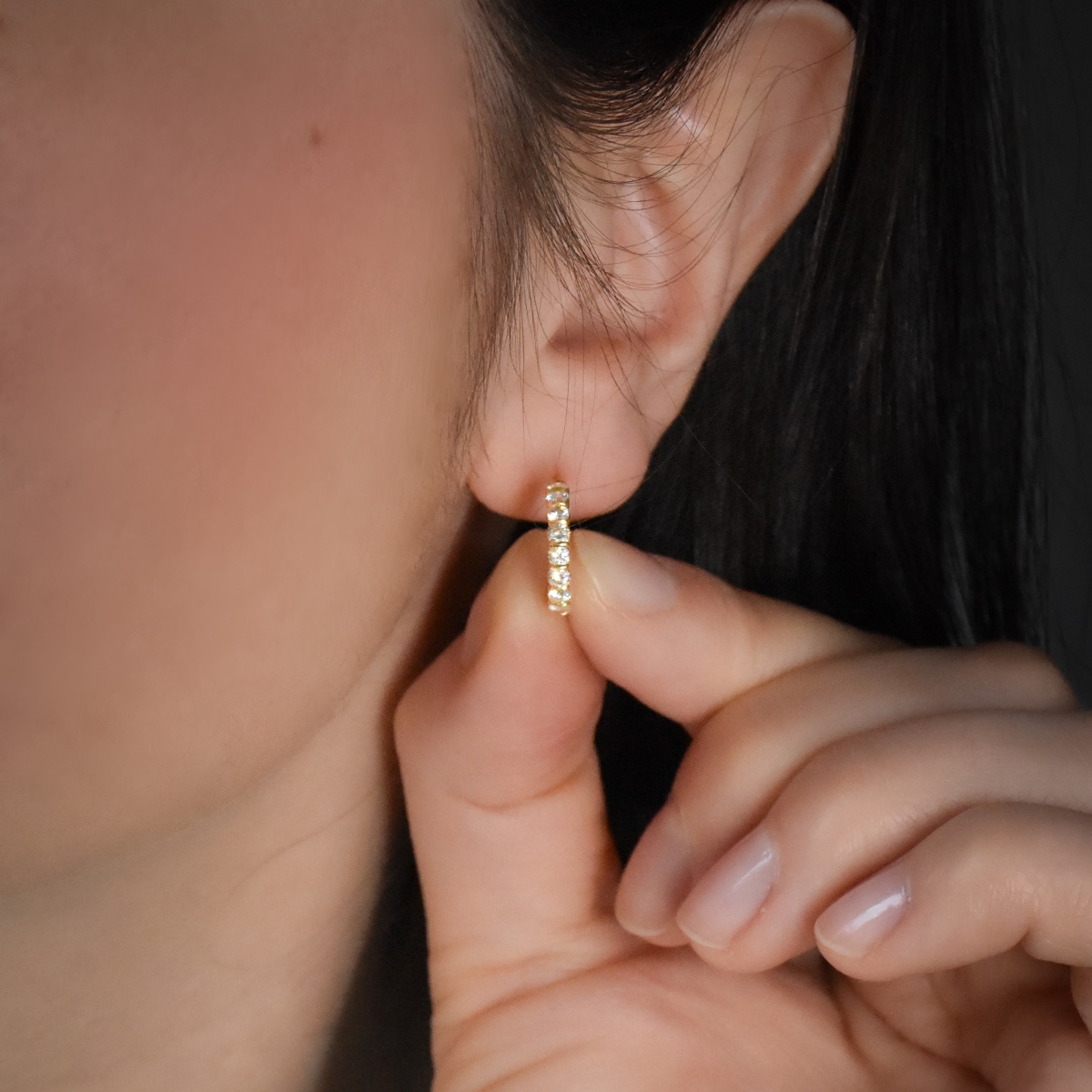 Petites boucles d'oreilles créoles en or 18k et diamants – Travail français