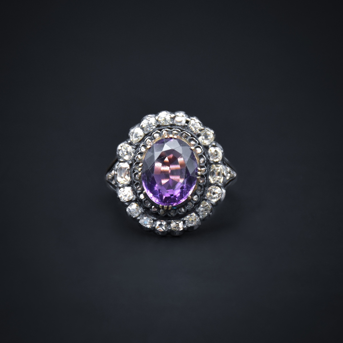 Bague améthyste et diamants - Travail fin du XIXe siècle