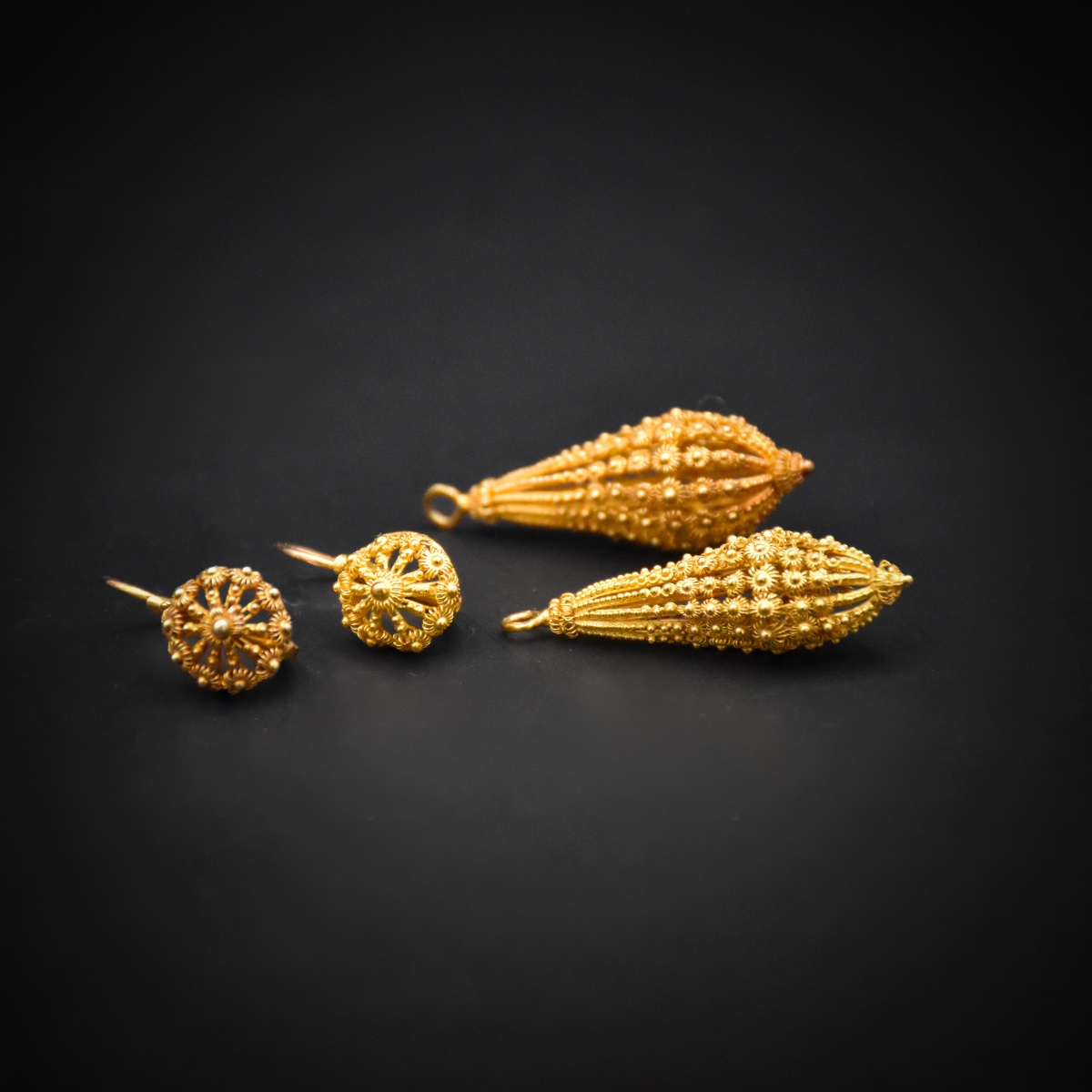 Pendants d’oreilles en cannetille et graineti d'or, Travail français entre 1819–1838-photo-1