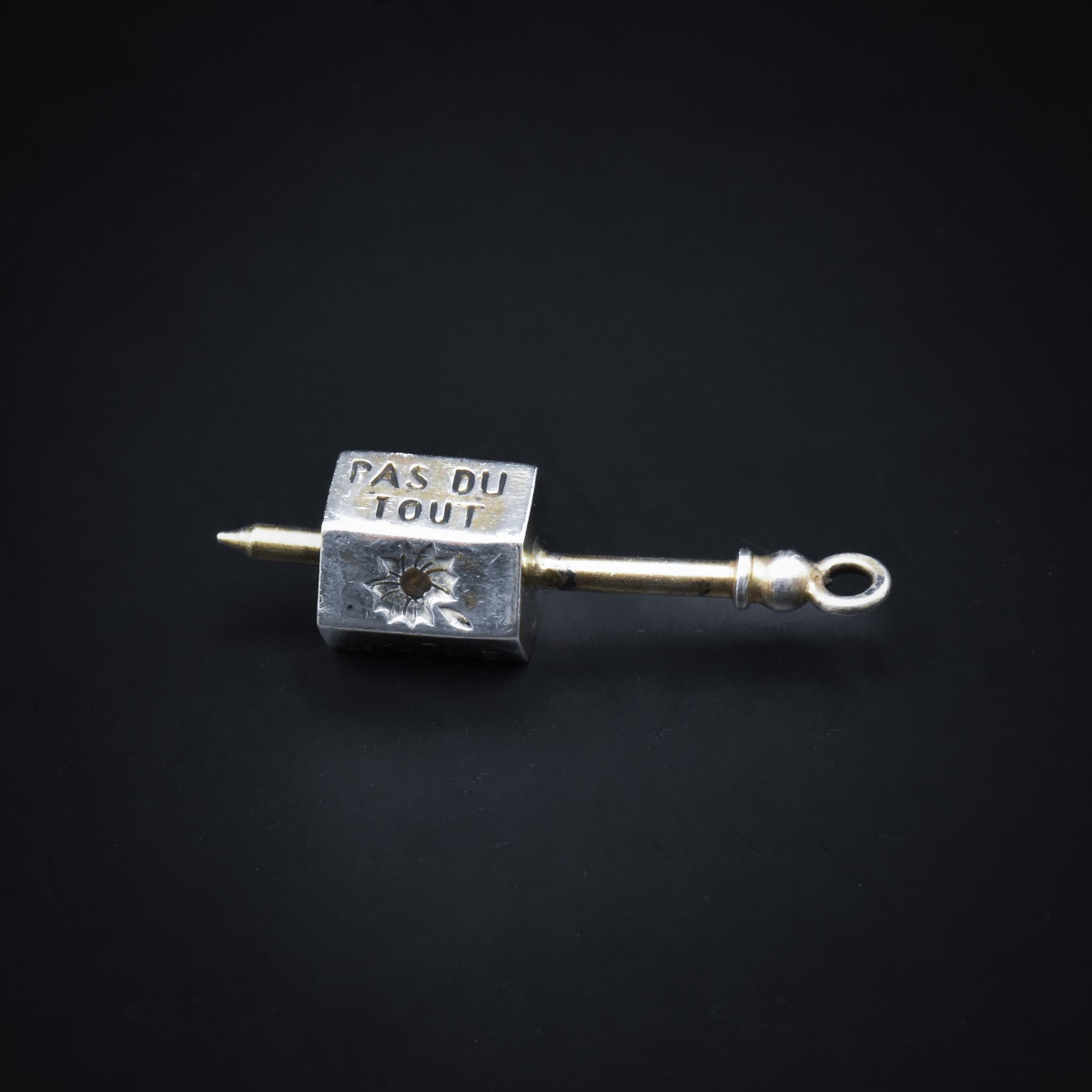Toupie de sentiment / Spinner en argent « Il m'aime, un peu, beaucoup » – France, XIXème siècle-photo-1