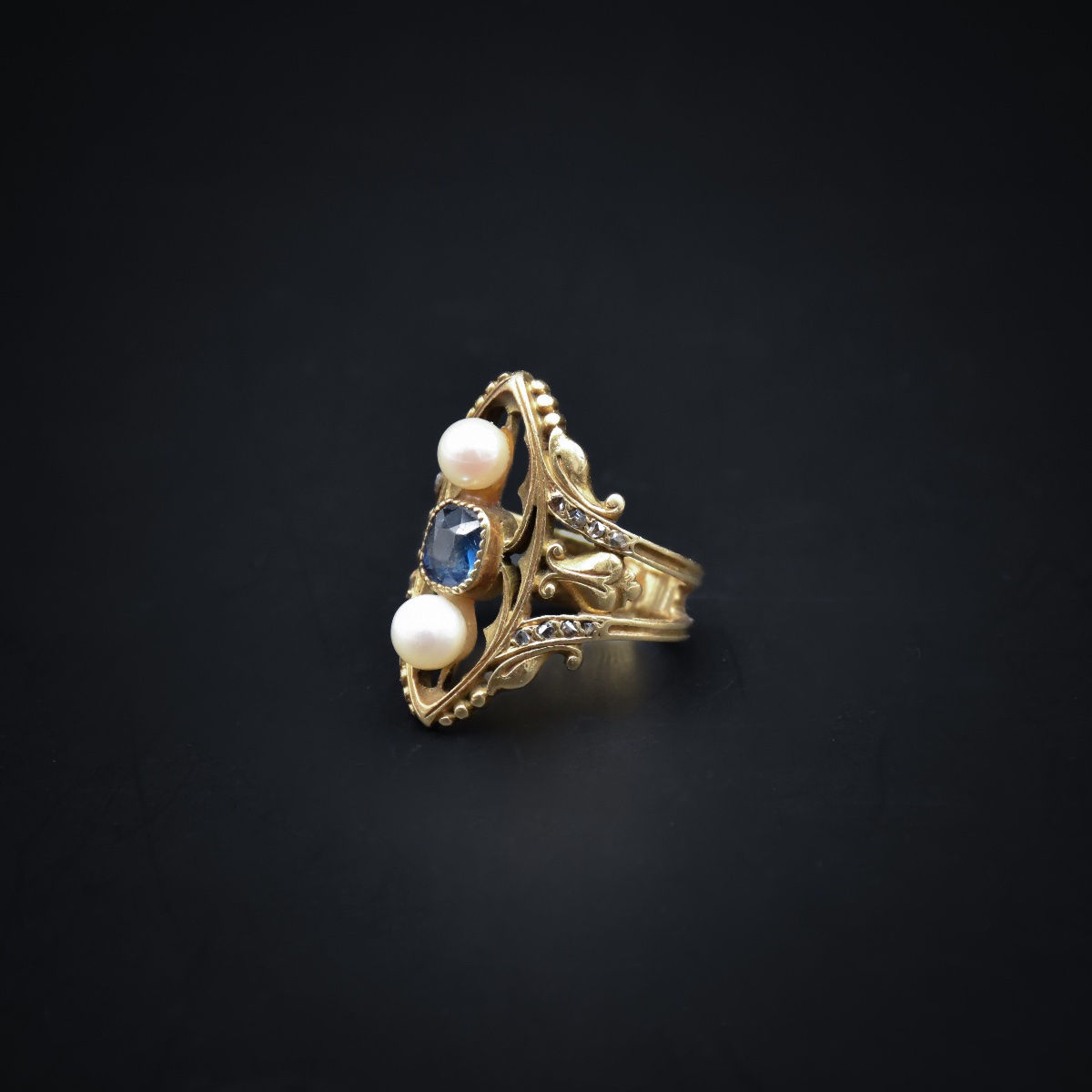 Neo-gothic Ring In 18-karat Gold, Sapphire, And Pearls - Second Half Of The 19th Century-photo-4