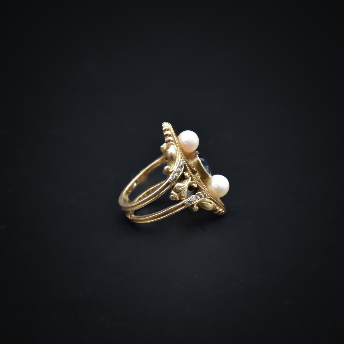 Neo-gothic Ring In 18-karat Gold, Sapphire, And Pearls - Second Half Of The 19th Century-photo-1