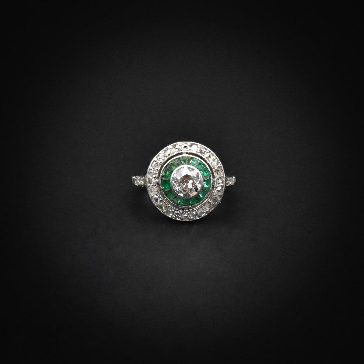 Platinum Ring With Diamonds And Calibrated Emeralds - Art Deco, Circa 1930-photo-3