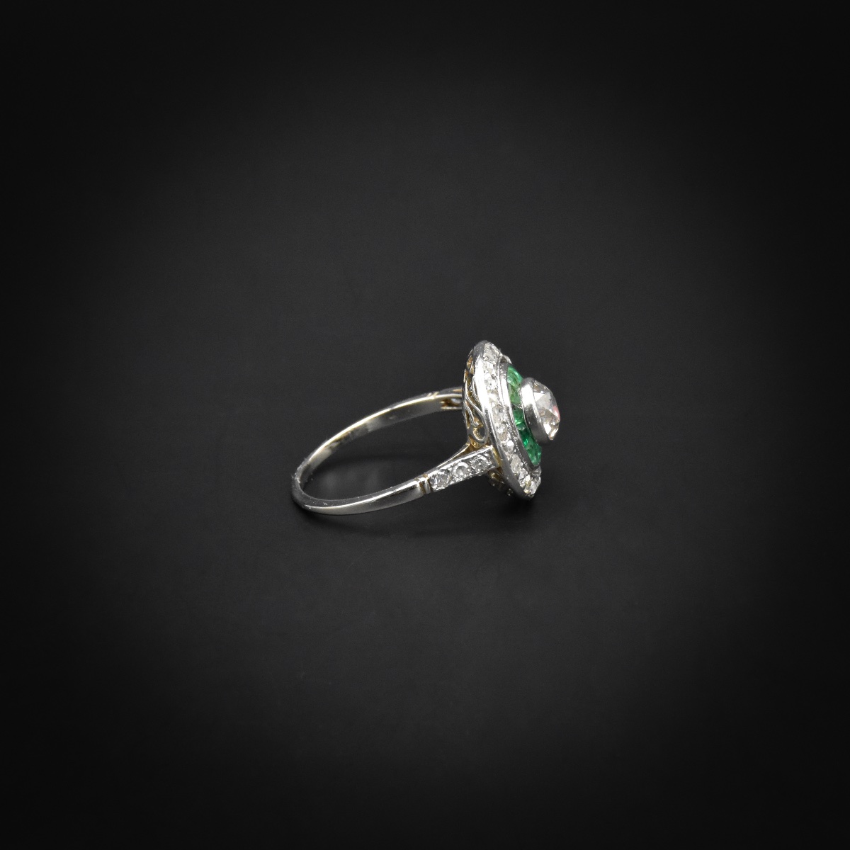 Platinum Ring With Diamonds And Calibrated Emeralds - Art Deco, Circa 1930-photo-1