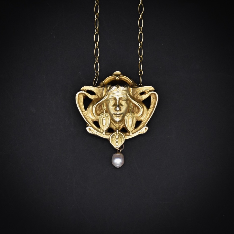Art Nouveau Pendant Featuring A Female Figure - Lucien Janvier, Circa 1900