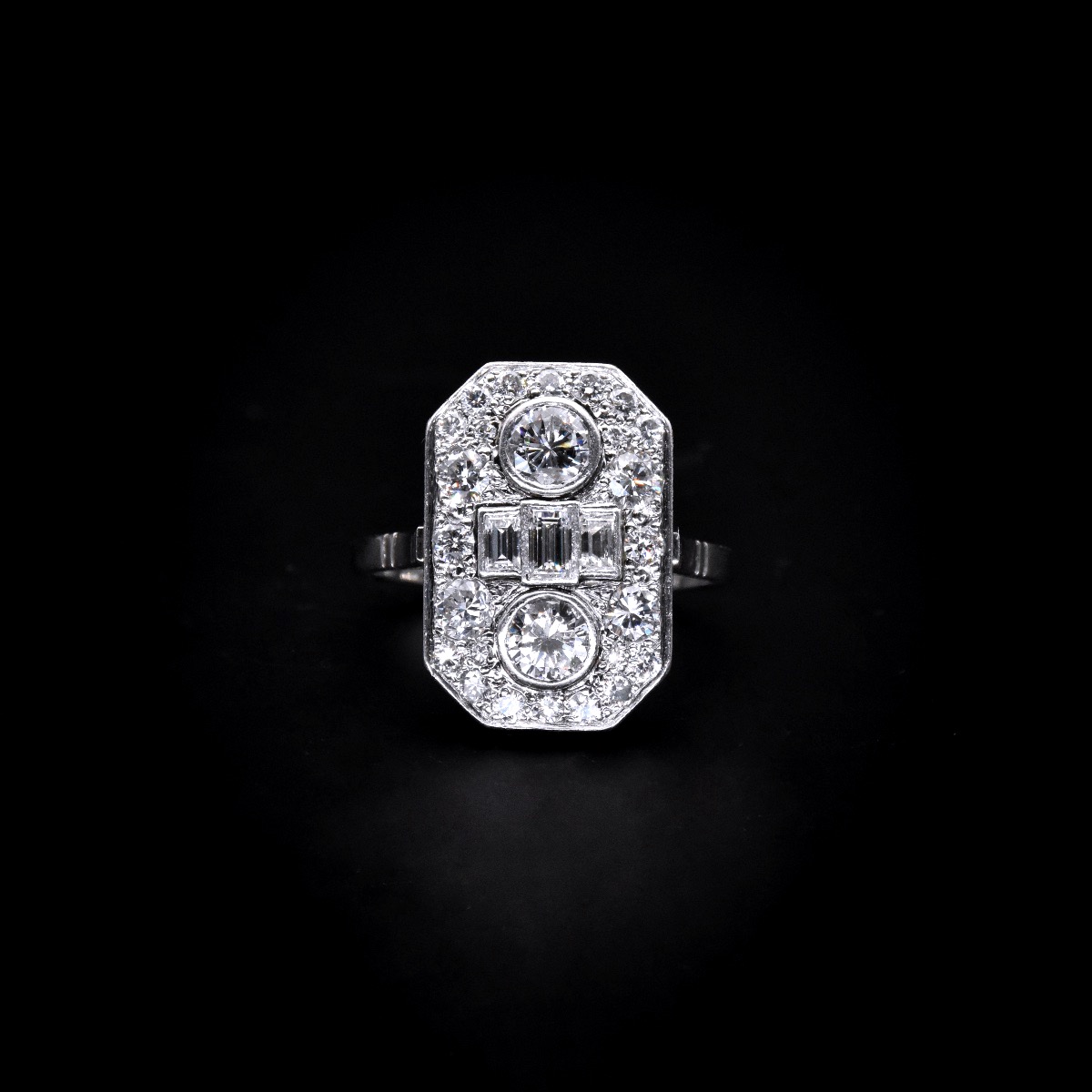 Bague Art d&eacute;co en platine et diamants - Travail fran&ccedil;ais vers 1930