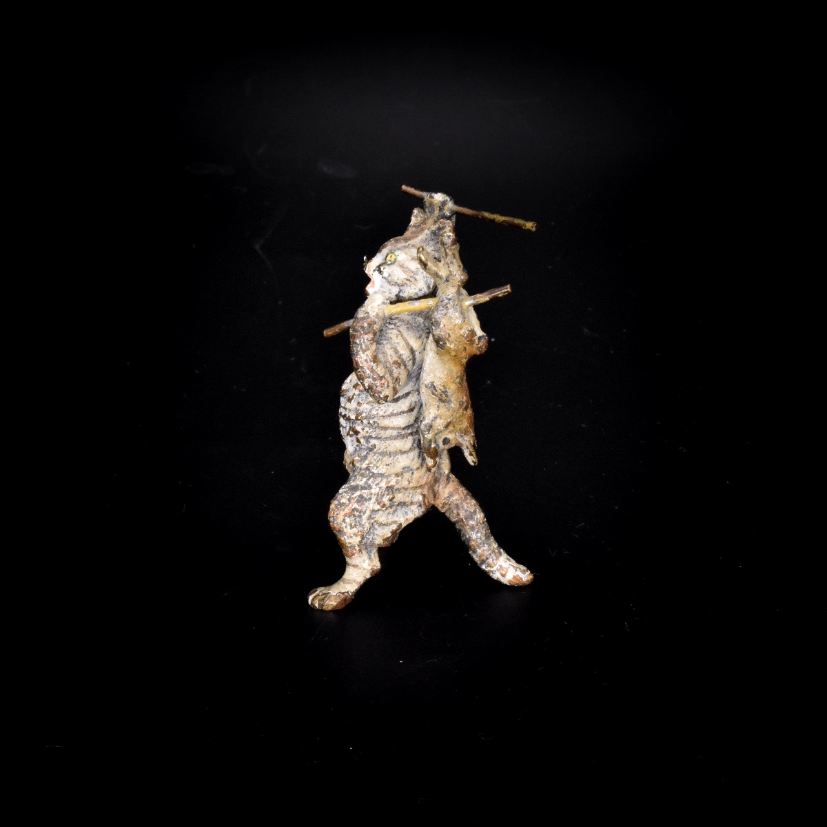 Chat chasseur portant un lapin - Bronze de Vienne, vers 1900-photo-4