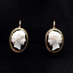 Boucles d’oreilles avec camées féminins