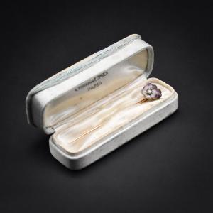 Épingle en or 18 carats, pensée émaillée et diamant - France, fin du XIXème