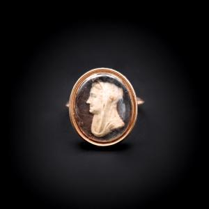 Cameo-style Souvenir Ring, Countess Of Portland - English Workmanship