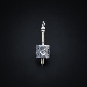 Toupie de sentiment / Spinner en argent « Il m'aime, un peu, beaucoup » – France, XIXème siècle