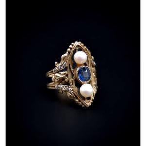 Bague néo-gothique en or 18 carats, saphir et perles - Seconde moitié du 19ème siècle