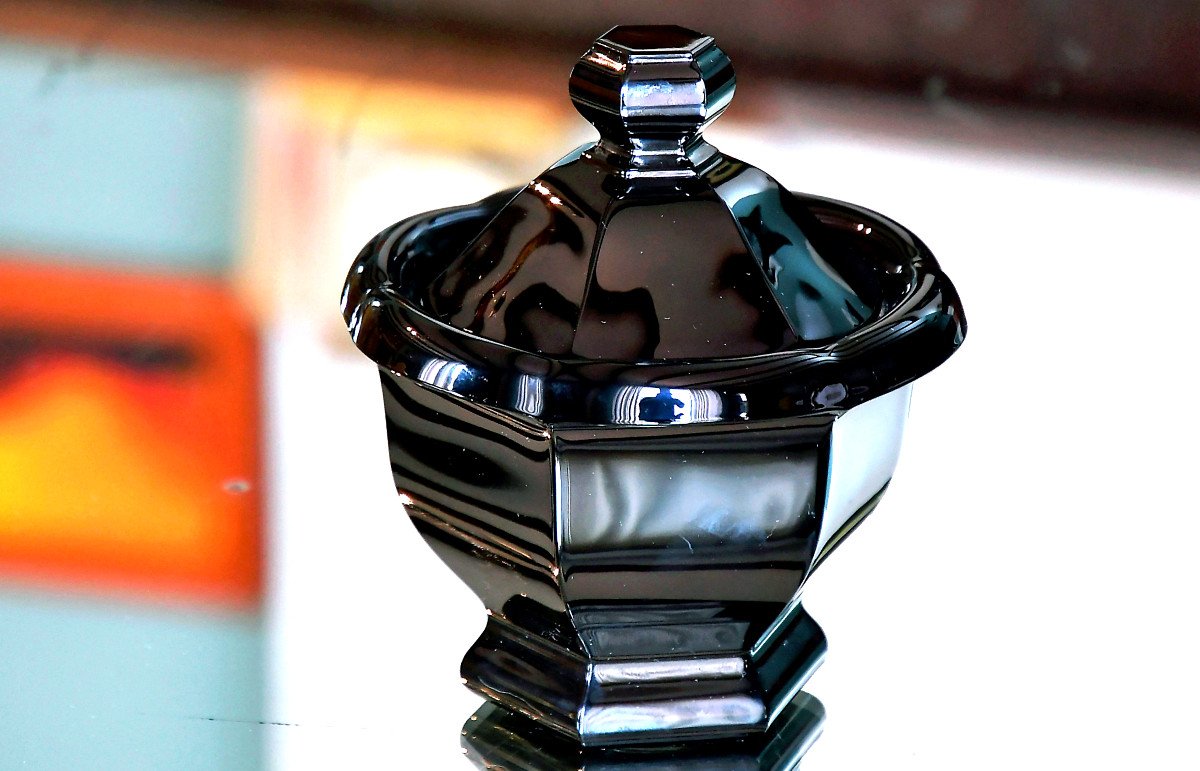 Baccarat: Large Confiturier In Solid Black Crystal, “harcourt Missouri” Model.-photo-2
