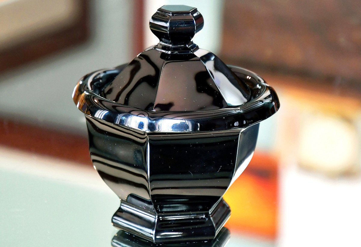 Baccarat: Large Confiturier In Solid Black Crystal, “harcourt Missouri” Model.