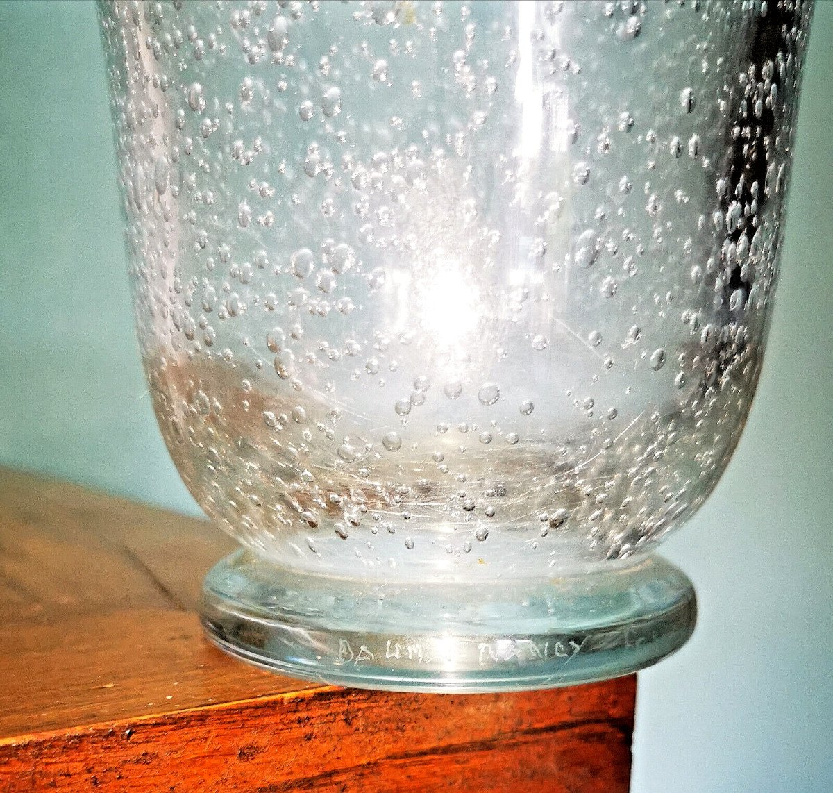 DAUM ☨ NANCY FRANCE. Vase évasé en verre bullé, période Art déco.-photo-3