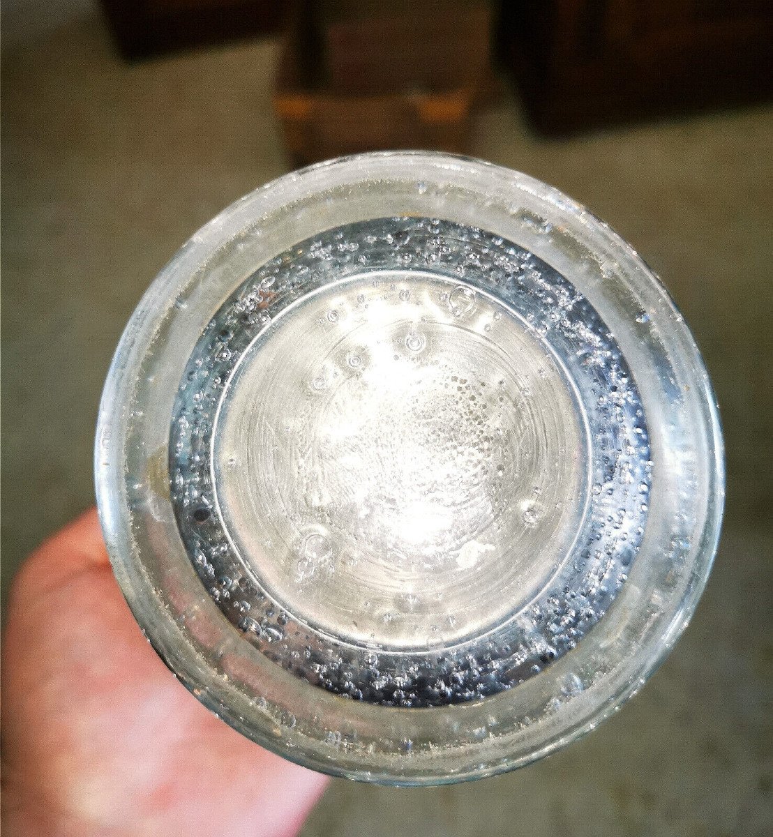 DAUM ☨ NANCY FRANCE. Vase évasé en verre bullé, période Art déco.-photo-5