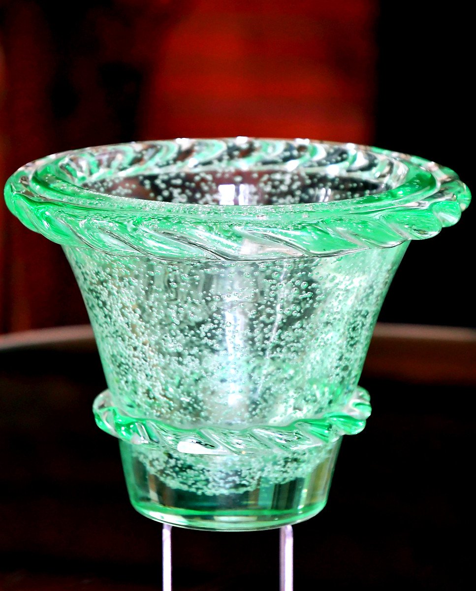 DAUM NANCY.  Important Vase évasé, en verre massif teinté vert, époque Art déco.-photo-2