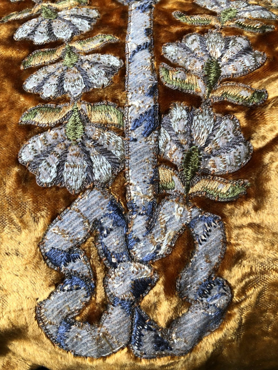 TISSU ANCIEN COUSSIN A BRODERIE DU XVIIème SIECLE -photo-2