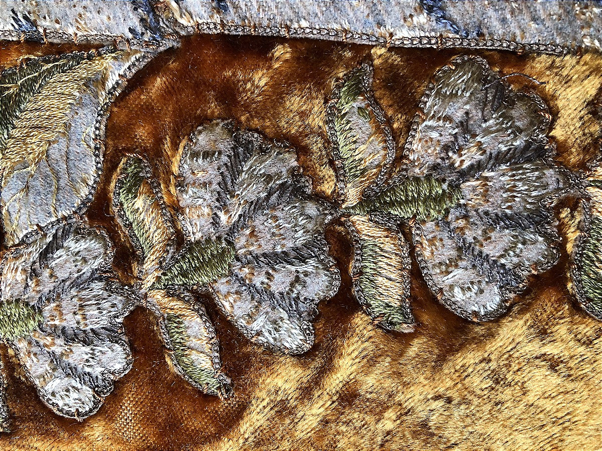 TISSU ANCIEN COUSSIN A BRODERIE DU XVIIème SIECLE -photo-1