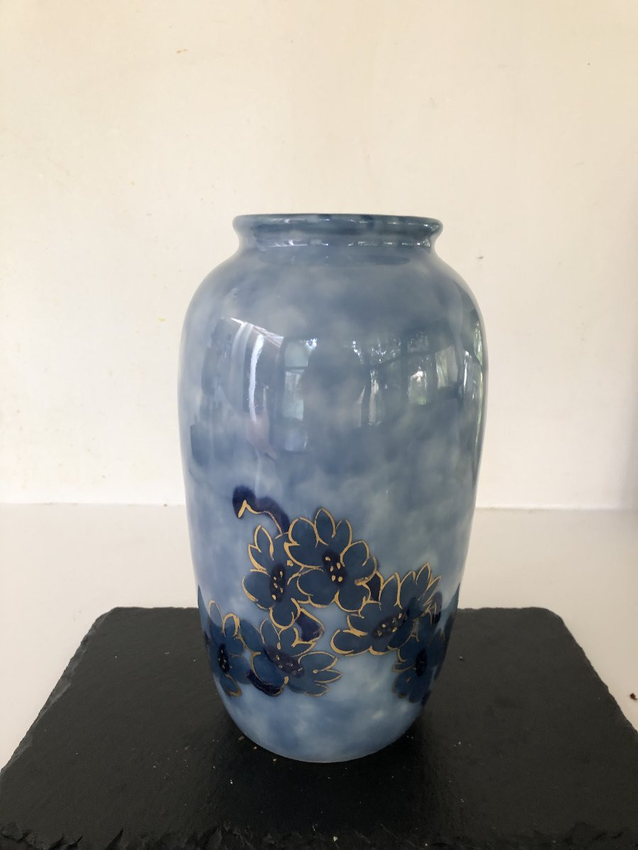 THARAUD VASE EN PORCELAINE DE LIMOGES ART DECO A DECOR DE FLEURS BLEU DORE A L'OR -photo-3