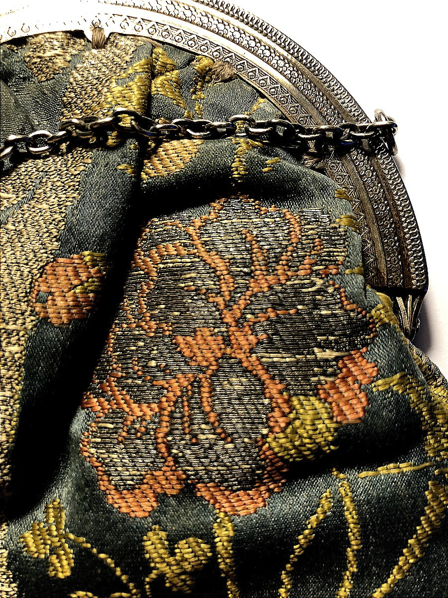TISSU ANCIEN BOURSE PORTE MONNAIE RETICULE AUMONIERE SAC EN ARGENT MASSIF ET SOIE-photo-2