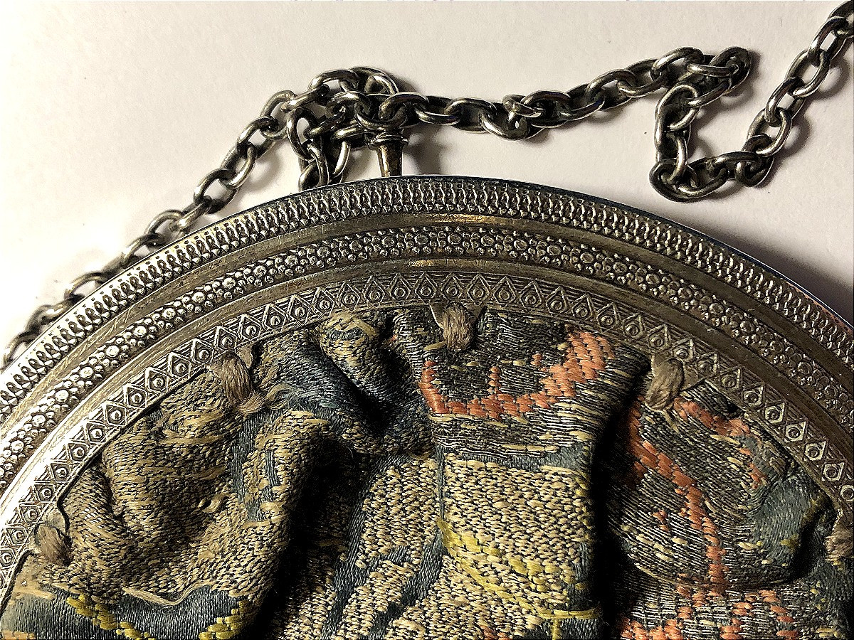 TISSU ANCIEN BOURSE PORTE MONNAIE RETICULE AUMONIERE SAC EN ARGENT MASSIF ET SOIE-photo-3