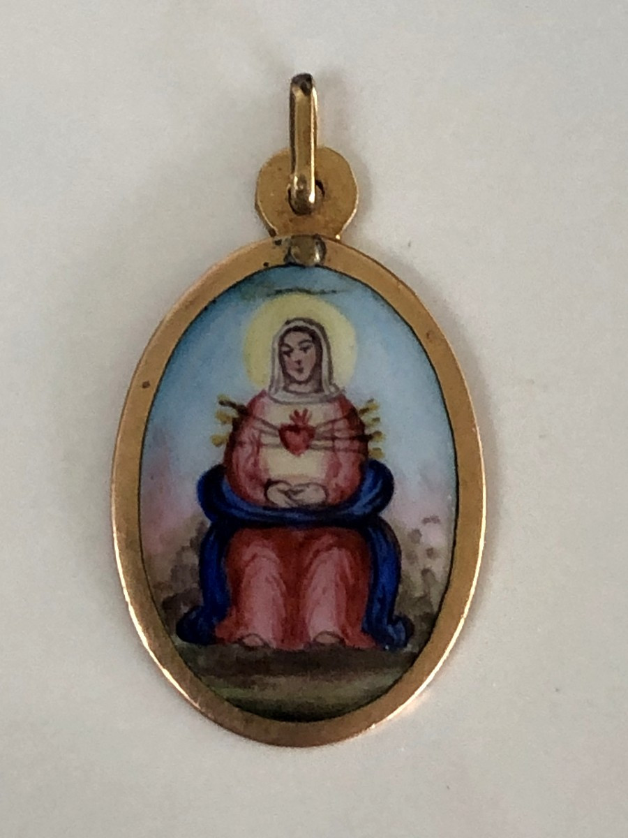 MEDAILLE PENDENTIF RELIGIEUSE RELIGIEUX  EN OR ET PORCELAINE VIERGE MARIE PEINTE MATER DOLORASO