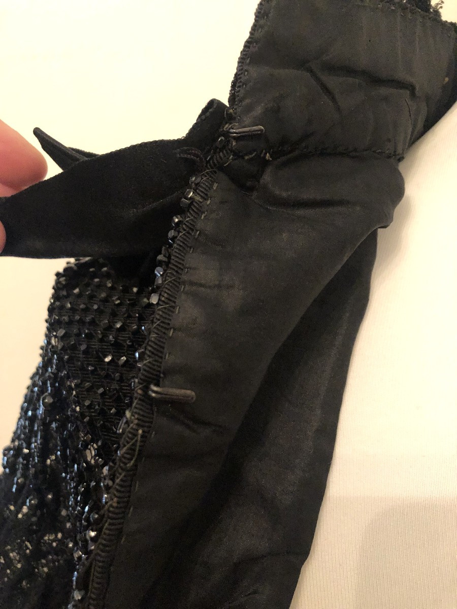 TISSU ANCIEN CAPE CAPELINE DENTELLE DE CHANTILLY PERLE DE JAIS 1900-photo-4