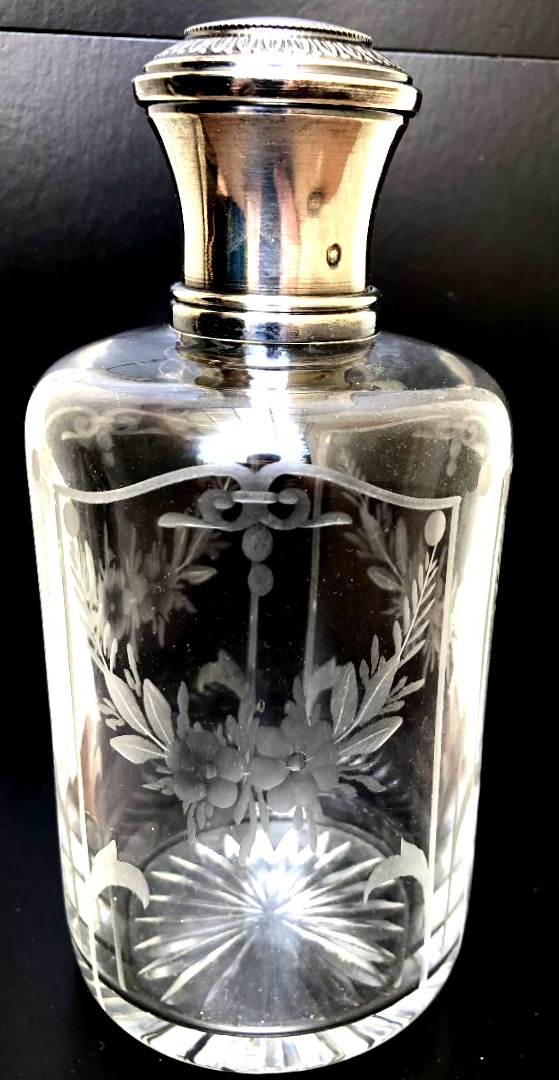 N° 1 FLACON EN CRISTAL TAILLE  BACCARAT ET ARGENT MASSIF PARFUM TOILETTE