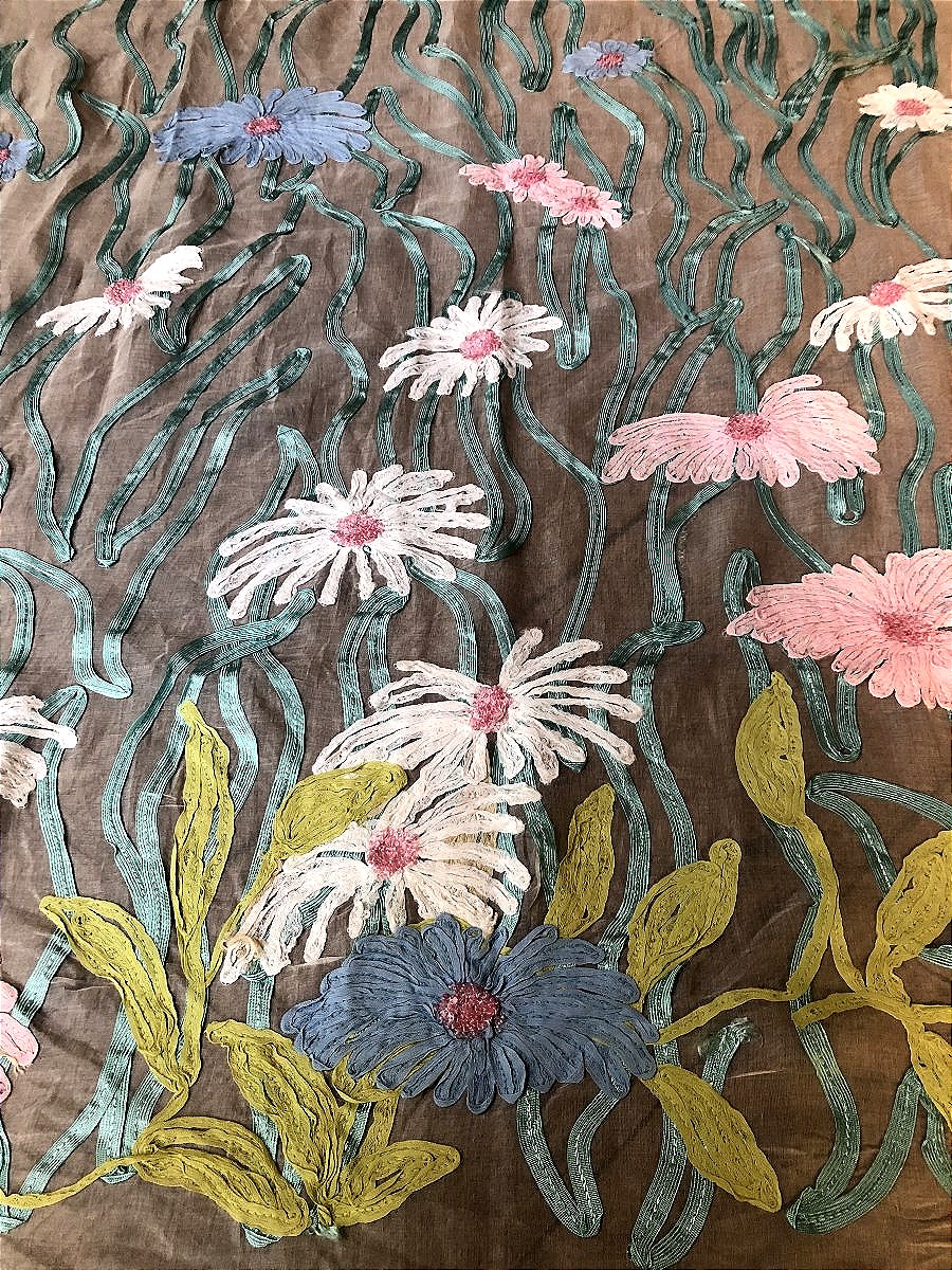 BRODERIE AUX CHRYSANTHEMES RUBAN DE SOIE