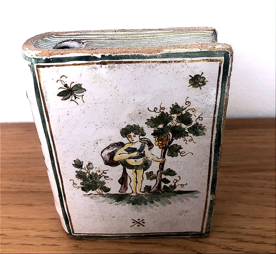 SECOUETTE A PERSONNAGE FAIENCE NEVERS  TROMPE L OEIL 
