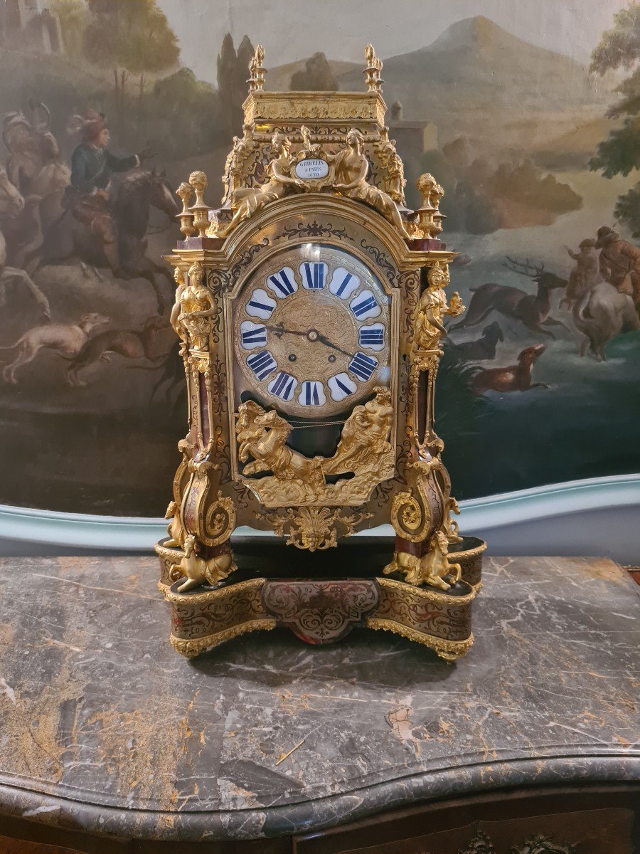 Grande Pendule Ou Cartel En Marqueterie Boulle  En Laiton Et écaille De Tortue Style Louis XIV