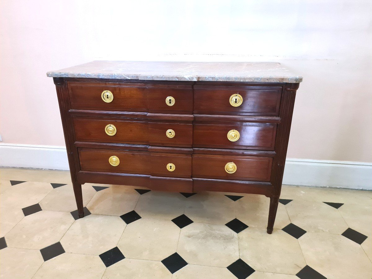 Commode Estampillée Caumont (reçu Maitre ébéniste En 1774) En Acajou , époque Louis XVI