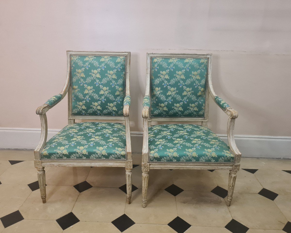 Paire De Fauteuils Estampillés L.N Mariette (1730-1789) En Bois Laqué , époque Louis XVI . 