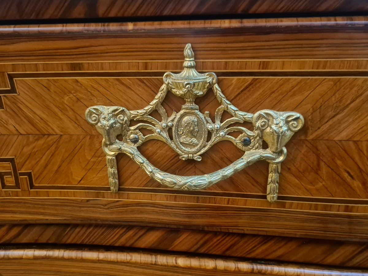 Commode Louis XV En Placage De Bois De Violette Et Bois De Rose , Circa 1760.-photo-1