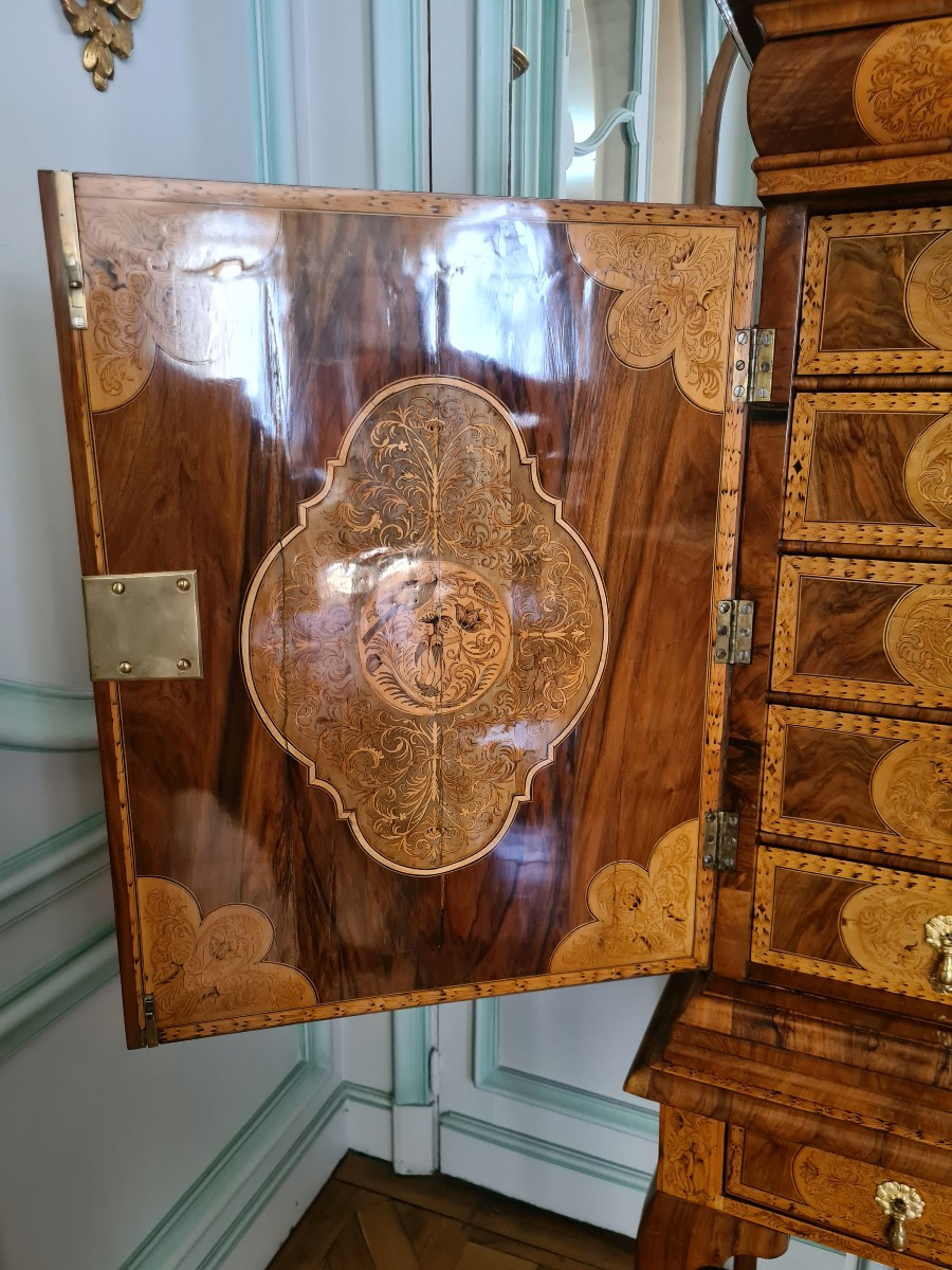 Cabinet Attributed To The Royal Maker Gerrit Jensen (1667-1715) In Seaweed Marquetry. Circa 170-photo-1