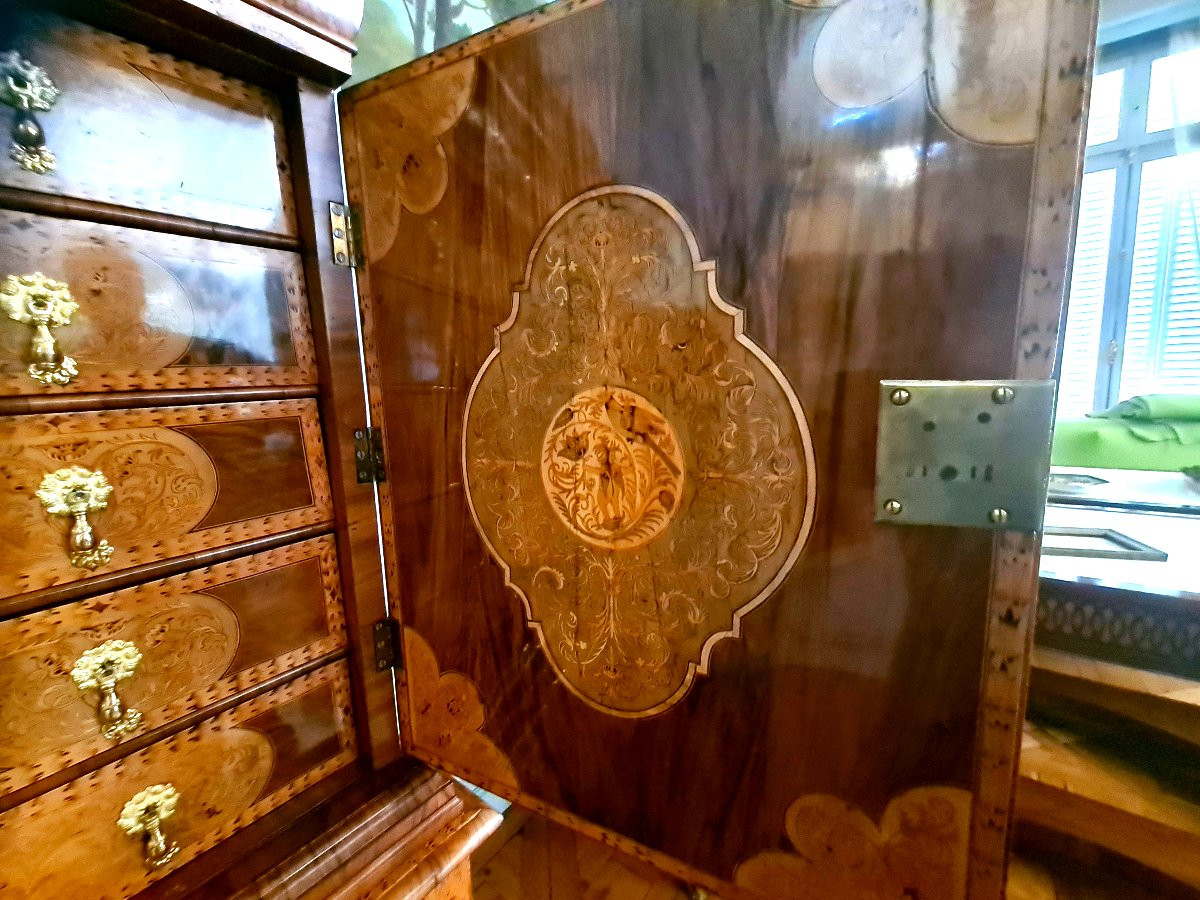 Cabinet Attributed To The Royal Maker Gerrit Jensen (1667-1715) In Seaweed Marquetry. Circa 170-photo-3
