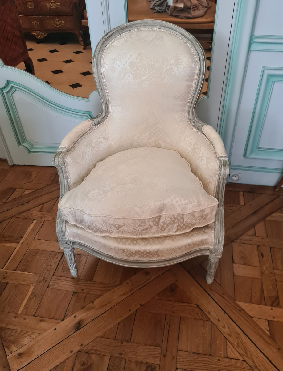 Bergère laquée en gris Trianon , époque TRANSITION  , attribué à Claude CHEVIGNY - circa 1775.
