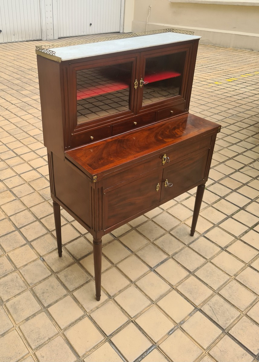 Bonheur du jour ou bureau à gradin en acajou époque Louis XVI , circa 1780. 