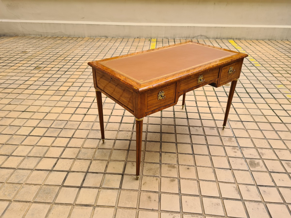 Bureau plat en placage de bois de rose , époque  Louis XVI , vers 1785. -photo-2