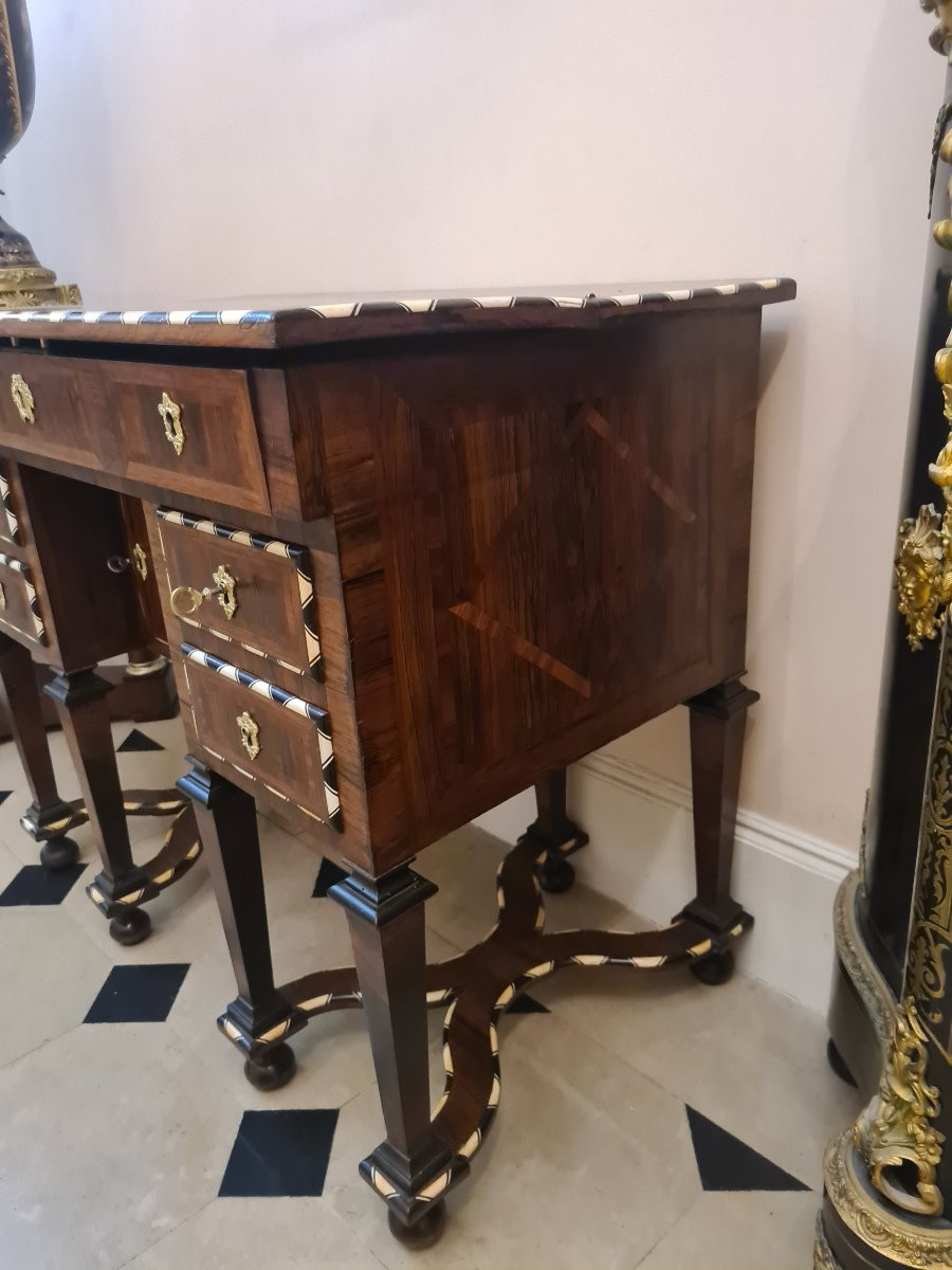Bureau Mazarin , plateau brisé. Travail dans le goût du XVIIe, de style Louis XIV , fin XIXème-photo-2